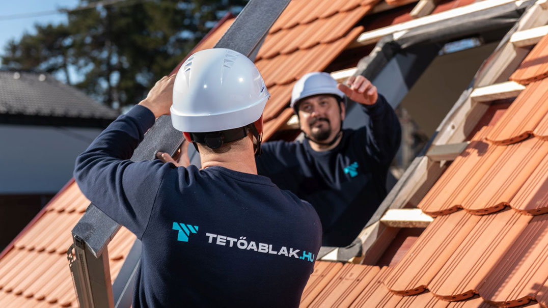 Tetőablak beépítés árak alakulása több tényezőtől függ. Álatalában 40000 forinttól 150000 forintig terjedhetnek a tetőablak beépítés árak, de egyes esetekben még enél is több lehet.