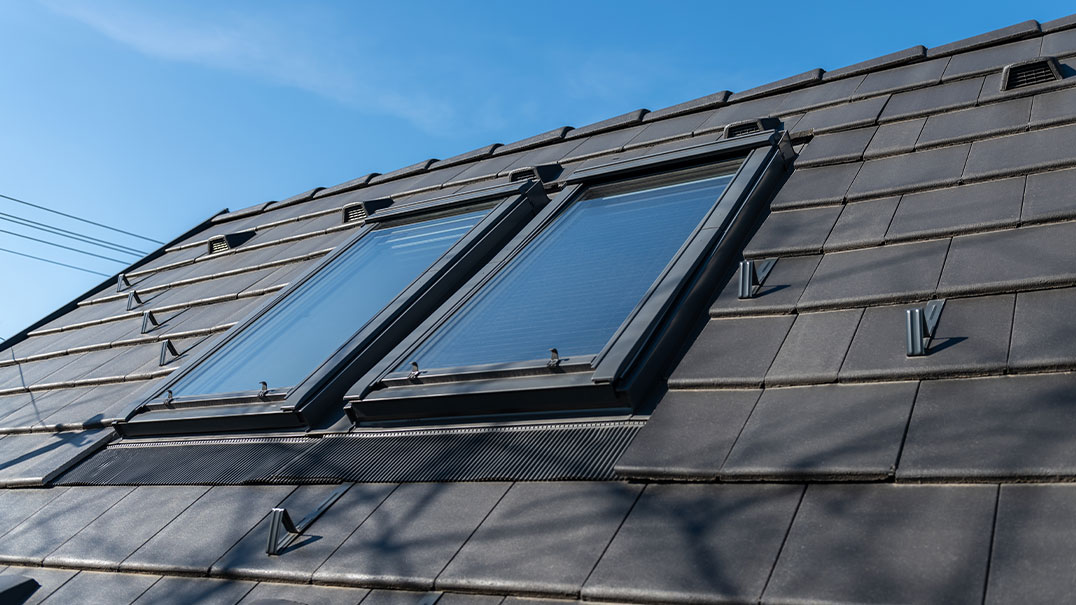 VELUX tetőablak beépítése. VELUX iker beépítés. VELUX iker tetőablak