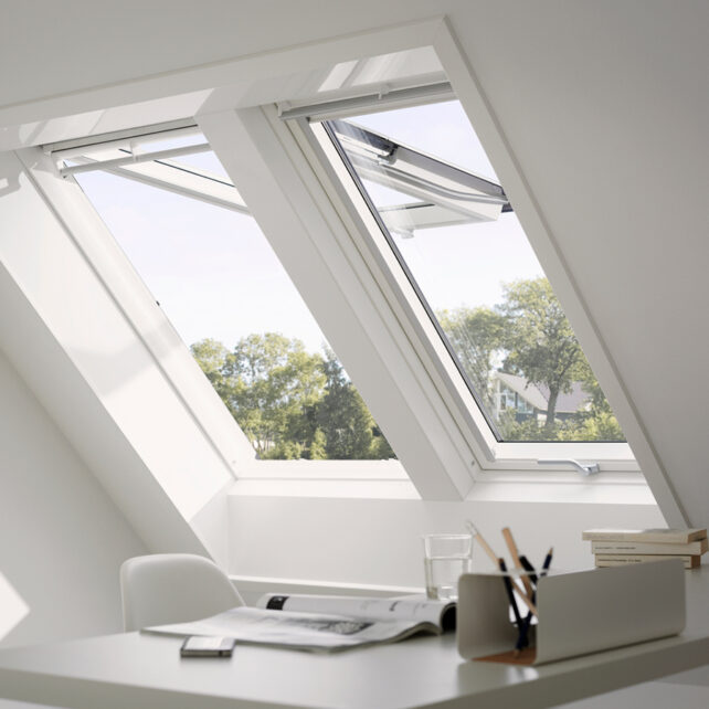 velux-felnyilo-muanyag-tetoablak-also-kilinccsel