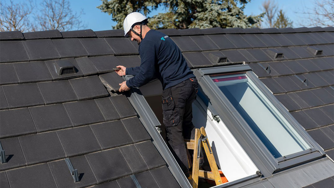 Tetőablakcsere belső burkolat megbontása nélkül, VELUX cserekerettel