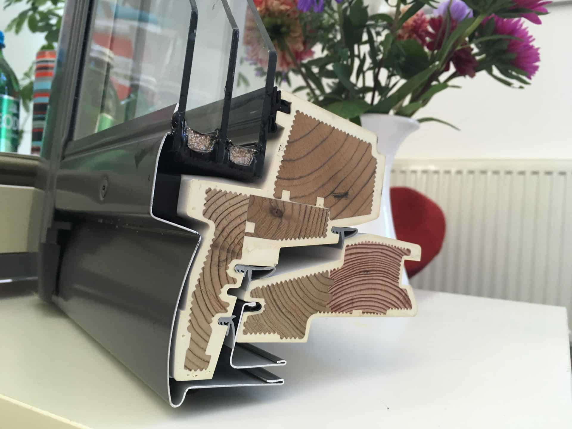 VELUX GLU, GGU tetőtéri ablak metszete